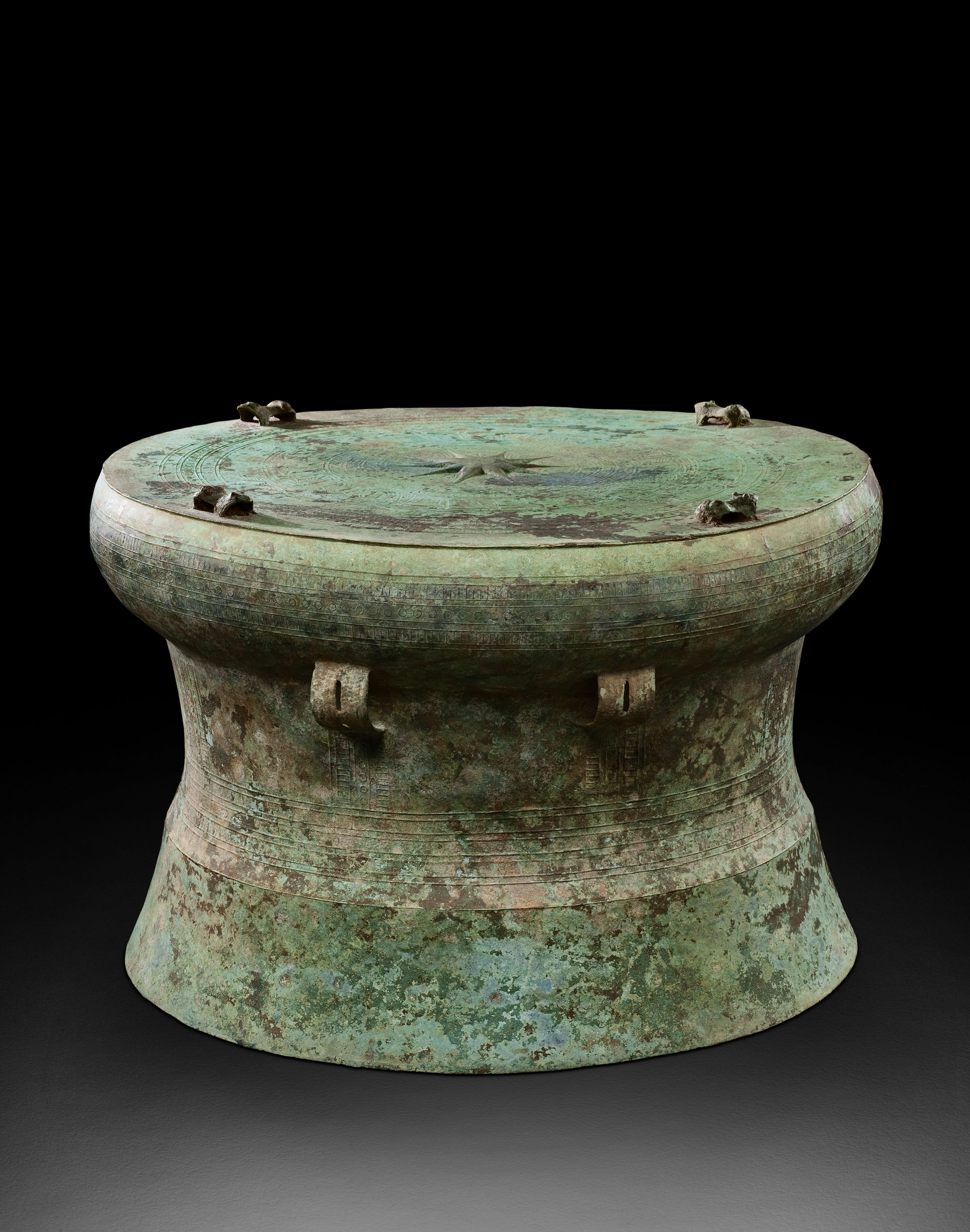 A Đông Sơn Heger I Drum topped by four frogs