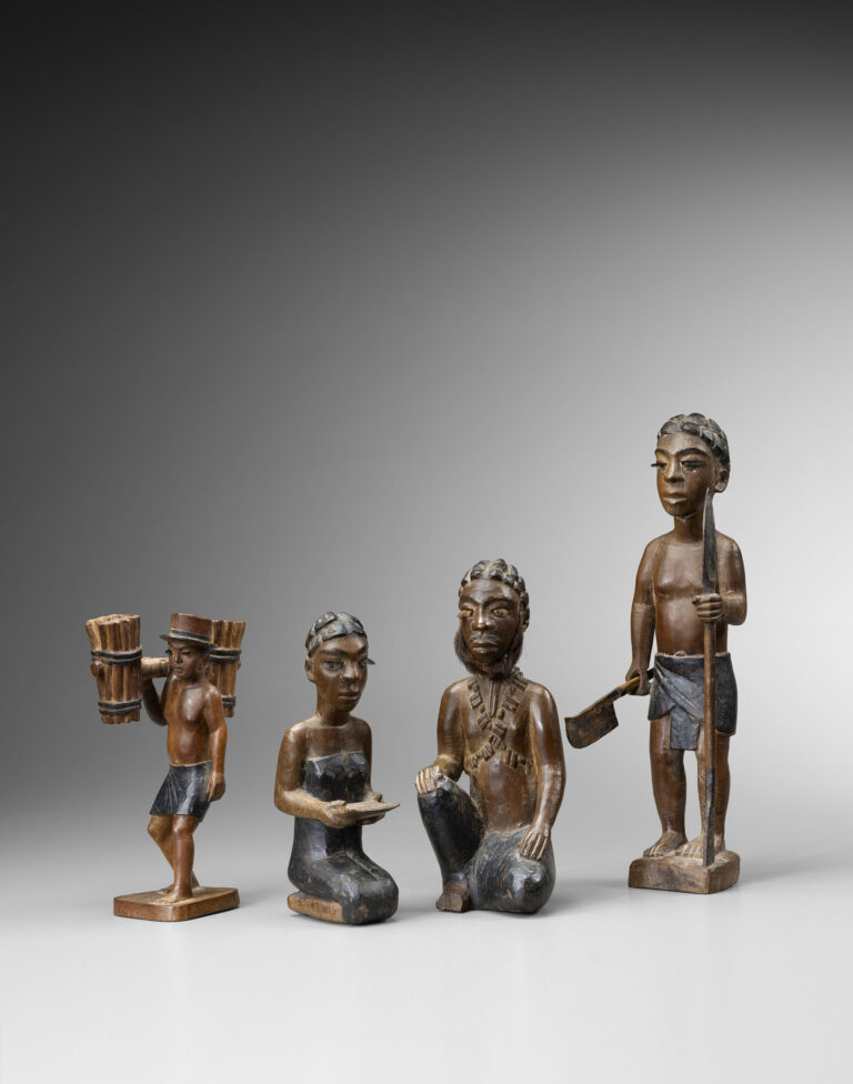 Set of 4 wooden statuettes Madagascar, Bara people