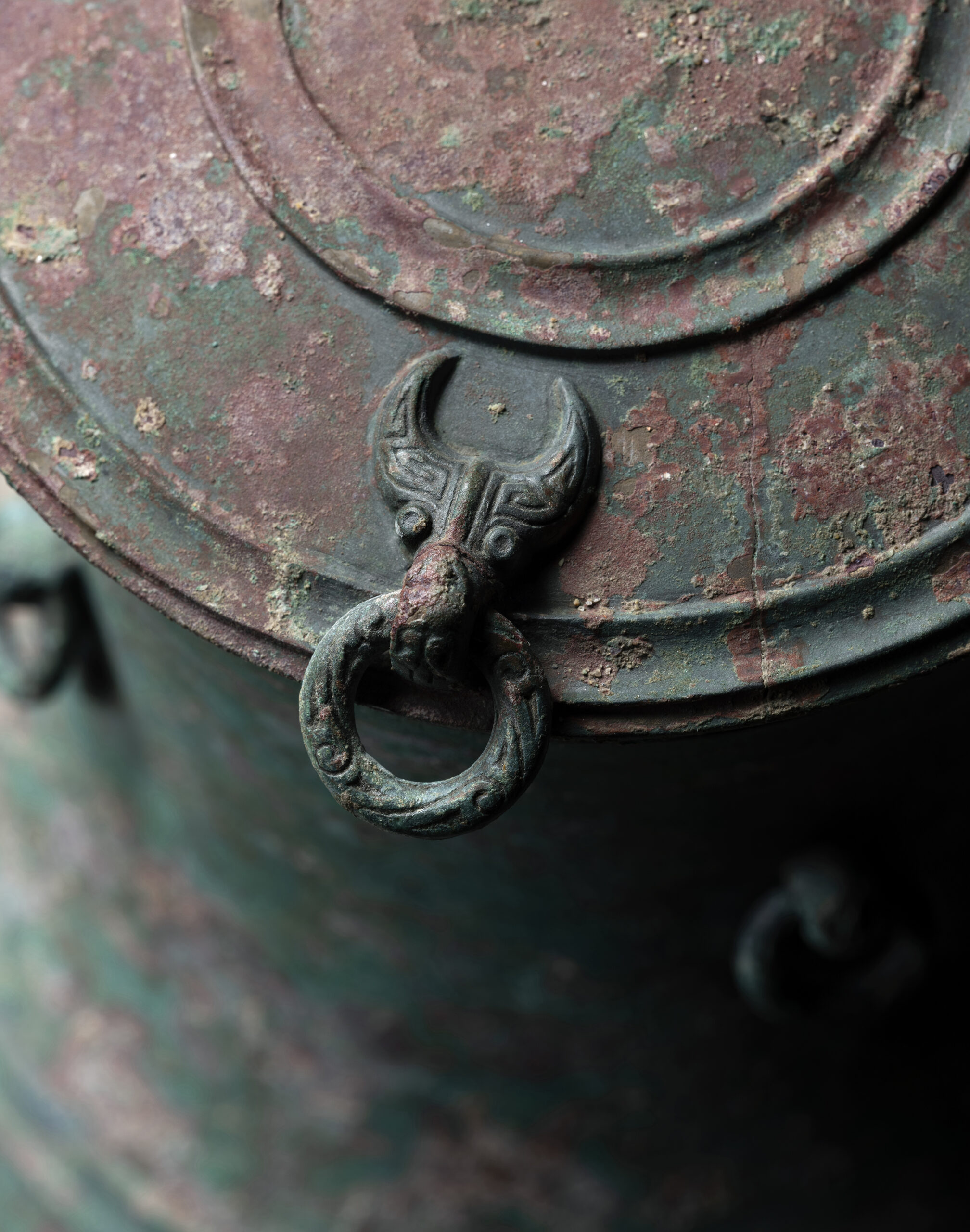 LARGE ARCHAIC BRONZE VESSEL, HU